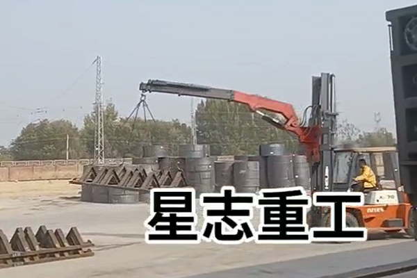 叉車吊工作運行現場